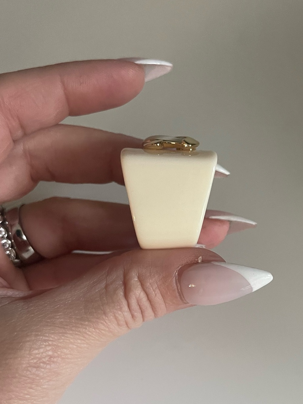 Gorgeous cream and gold Chanel Cocktail Ring Sz 7 ✨Read Description .. - Picture 3 of 6